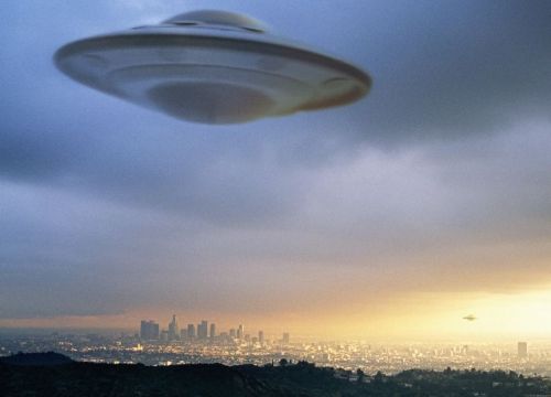 Phi công Anh tiết lộ chuyện chạm trán UFO