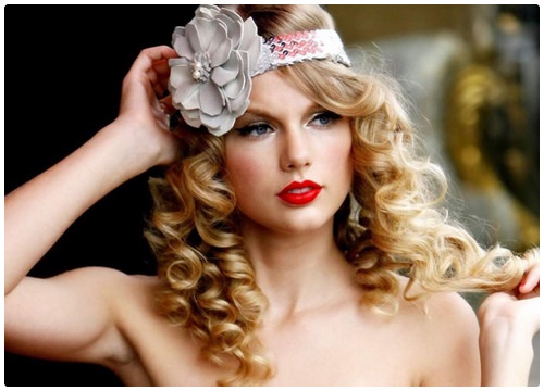 Taylor Swift xinh như công chúa trong album gây bão 10 năm trước