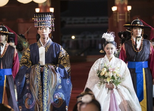 "The Last Empress": Jang Nara và Shin Sung Rok "thành thân" trong đám cưới thế kỷ