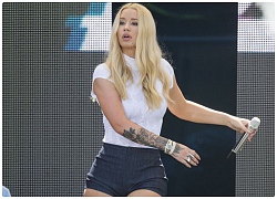 Bị tạt thẳng nước vào mặt trong đêm nhạc, Iggy Azalea giữ vững ngôi vị... rapper 'con ghẻ quốc dân'!