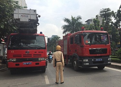 Cháy lớn tại toà nhà đang xây ở Hà Nội, khói đen kịt trời