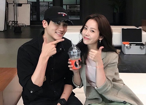 'Chị đẹp' Han Ji Min và các thành viên ZE:A chúc mừng sinh nhật Park Hyung Sik