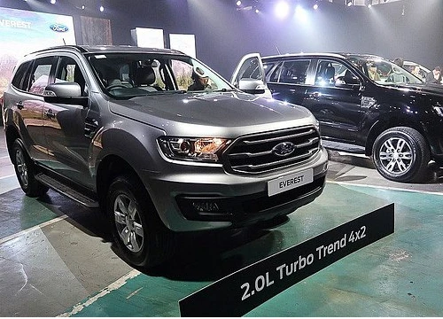 Đại lý tiết lộ giá Ford Everest 2018 tiêu chuẩn từ 999 triệu đồng, bán ra tháng 12