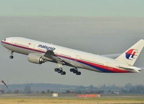 Hình ảnh toàn bộ mảnh vỡ máy bay MH370 trong rừng Campuchia?