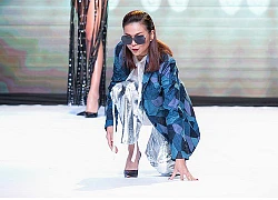 Thanh Hằng tái mặt khi bị Minh Hằng "đá xoáy" chuyện vấp ngã lúc catwalk trong họp báo