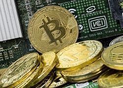 Bitcoin bất ngờ rơi "chọc" thủng mốc 5.000 USD/coin, nhà đầu tư "khóc ròng"