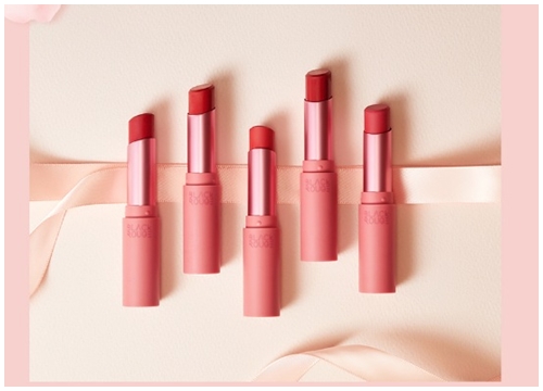 Chán son kem, Black Rouge tung ra dòng son lì Rose Velvet Lipstick nhẹ tênh trên môi