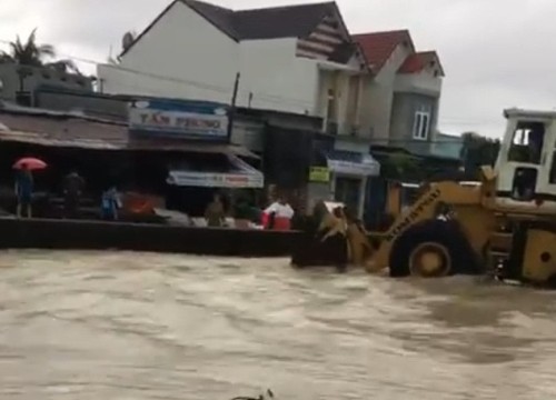 Đoàn giáo viên đi du lịch Nha Trang gặp lở đất, 5 người thương vong