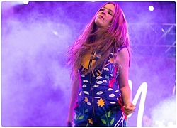 Maggie Rogers cùng với Rostam biểu diễn trên show Saturday Night Live