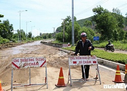 Mưa lớn, đất đá vùi lấp tuyến đèo ở Nha Trang: Đường đi sân bay Cam Ranh tê liệt