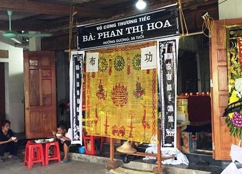 Nghi uống lá cây 'lạ' khiến vợ tử vong, chồng nguy kịch