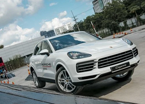 Porsche Cayenne 2018 thể hiện khả năng vượt địa hình khó