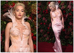 Rita Ora khoe khuôn ngực đầy đặn