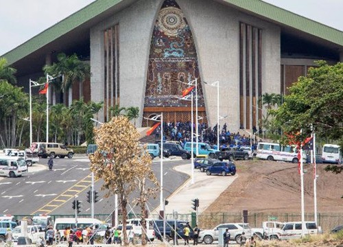 Video: Cảnh sát, binh sỹ Papua New Guinea tấn công Quốc hội đòi tiền phục vụ APEC