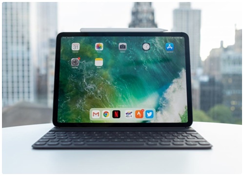 Xót xa nhìn iPad Pro bị bẻ cong không thương tiếc