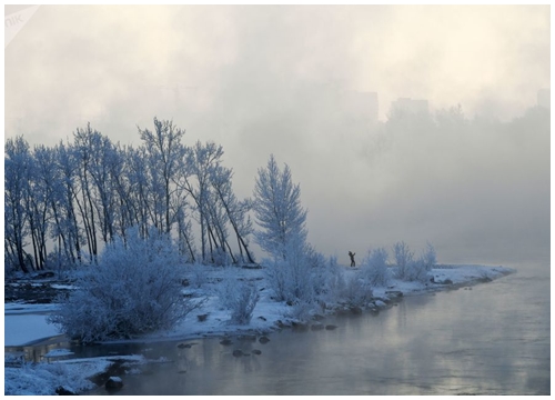 Lạnh âm độ, người dân Siberia vẫn kéo nhau đi bơi