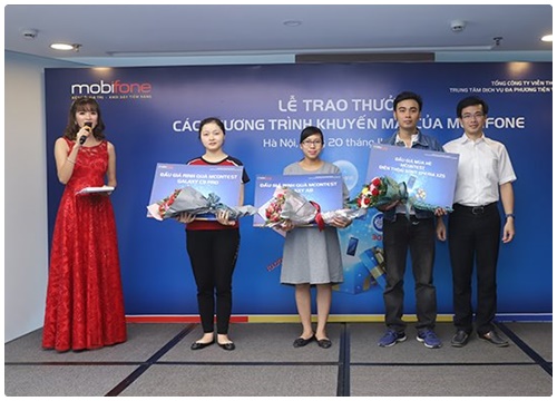 MobiFone trao thưởng cho khách hàng sử dụng dịch vụ giá trị gia tăng