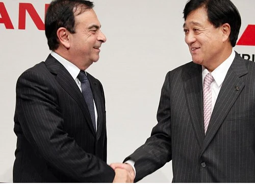 Nhìn lại bằng hình ảnh gần 20 năm lãnh đạo của Carlos Ghosn ở Nissan