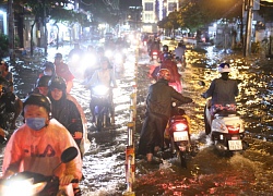 Bão số 9 tiến sát bờ, Sài Gòn sẽ mưa xuyên đêm gây ngập nặng