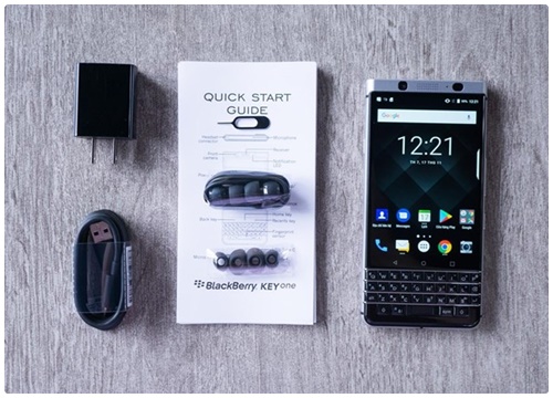 BlackBerry KEYone và KEYone Black Edition: Mở hộp và so sánh nhanh