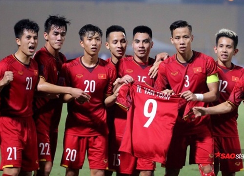 Đồng đội ghi 3 bàn tri ân Văn Toàn, người chia tay AFF Cup vì chấn thương nặng