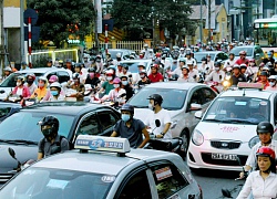 Hà Nội "mặc đồng phục" cho 20.000 taxi, Bộ GTVT không đồng tình