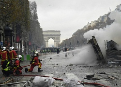 Thủ đô Paris hỗn loạn vì biểu tình phản đối tăng giá nhiên liệu