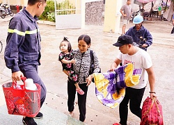 TPHCM: Nhiều trường Đại học khẩn cấp cho sinh viên nghỉ học, thi tránh bão số 9