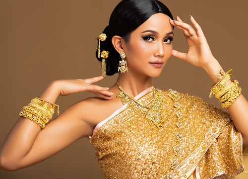 H'hen Niê hóa gái Thái đẹp hút hồn, gửi lời chào đến Miss Universe 2018