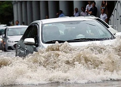 Kinh nghiệm lái xe qua vùng ngập nước, hạn chế tối đa rủi ro