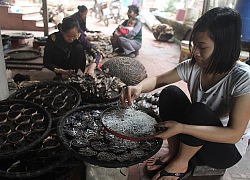 Ngôi làng ở Hà Nội có trăm hộ làm bánh gai có hình khác lạ