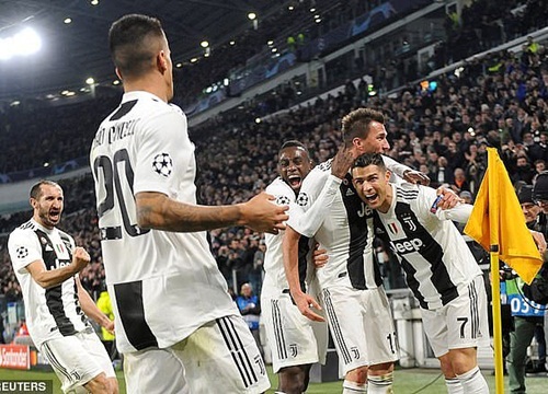 Ronaldo tỏa sáng đưa Juventus vào vòng 1/8 Champions League