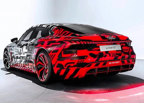 Sedan coupe Audi e-tron GT Concept sắp ra mắt toàn cầu