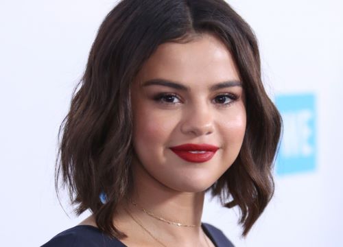 Selena Gomez lộ diện sau khi rời bệnh viện tâm thần, nhưng nhiều người cho rằng sức khỏe cô vẫn chưa ổn