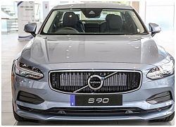 'Soi' Volvo S90 T5 Momentum gần 2 tỷ đồng vừa ra mắt