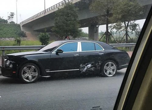 Bentley Mulsanne hàng chục tỷ đồng bị thủng sườn sau va chạm liên hoàn tại Hà Nội