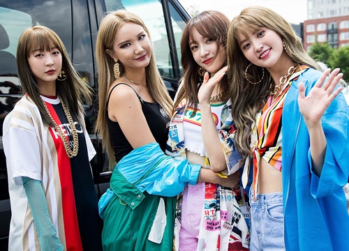 EXID gặp loạt sự cố trong một màn trình diễn, riêng Junghwa giật bắn người vì suýt "sập bẫy" trên sân khấu