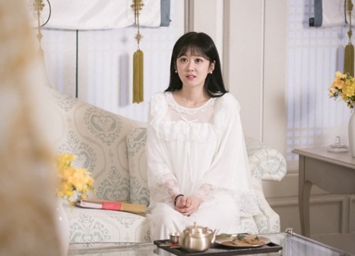 Jang Nara mặc chiếc đầm màu trắng ngây thơ để chiếm được trái tim Hoàng đế trong 'The Last Empress'