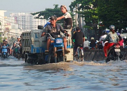 Nam Bộ có mưa dông kết hợp triều cường gây ngập lụt