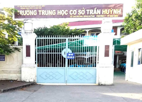 Thầy giáo bị phụ huynh mắng te tát vì cái quần: "Tôi rất sốc"