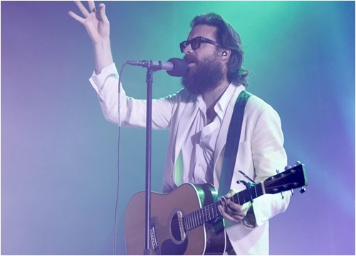 Father John Misty ra mắt một bài hát mới trong một buổi hòa nhạc từ thiện