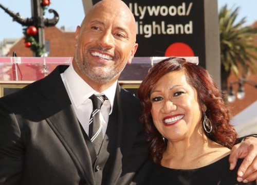 The Rock mua nhà đẹp cho mẹ để bù đắp thời nghèo khó