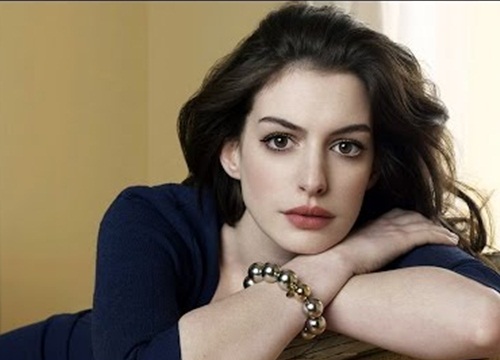 Anne Hathaway đang được nhắm vai chính trong live action Sesame Street