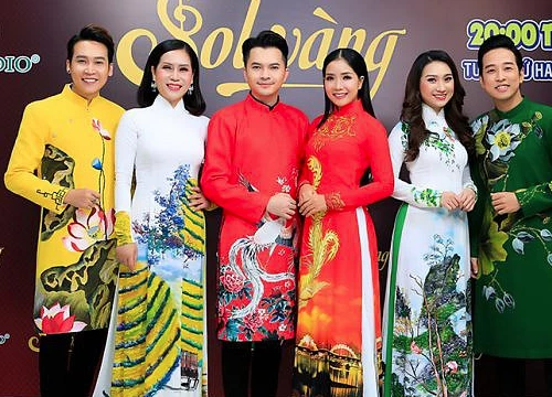 Elvis Phương, Ý Lan, Đức Tuấn cùng đứng trên sân khấu Gala Sol Vàng