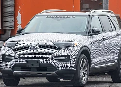 Ford Explorer 2020 lộ nội thất không che chắn: Bỏ cần số, thay bằng núm xoay như Land Rover