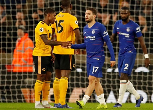 HLV Sarri không thể lí giải tại sao Chelsea thua Wolves