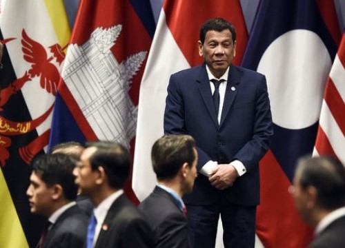 Nghị sĩ thách ông Duterte xét nghiệm ma túy