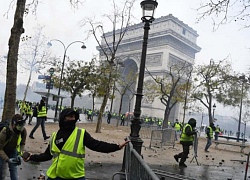 Paris "căng như dây đàn" trước giờ đại biểu tình phe áo gile vàng