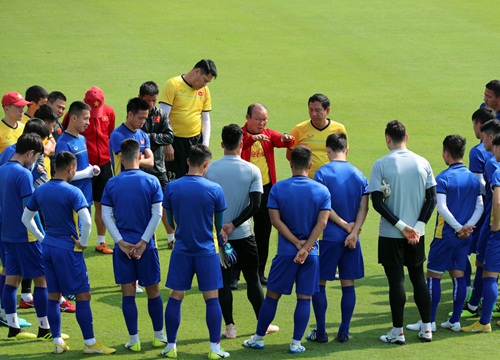 Tuyển thủ Thành Lương: 'Tuyển Việt Nam sẽ thắng Philippines 2-0'