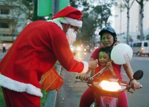 Yêu cầu thu hồi công văn cấm các trường tổ chức lễ Noel